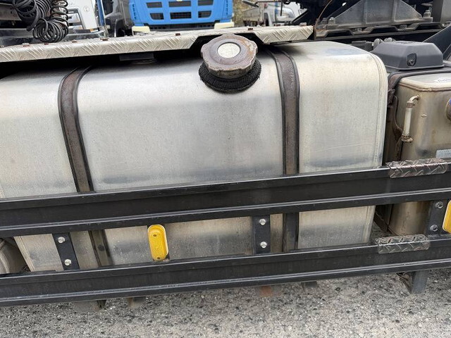 UDトラックスクオントレーラーヘッド（トラクターヘッド）大型（10t）[写真16]