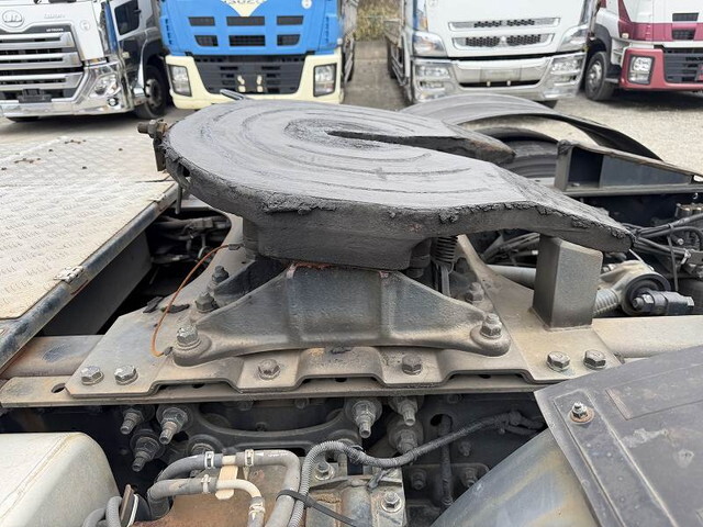 UDトラックスクオントレーラーヘッド（トラクターヘッド）大型（10t）[写真18]