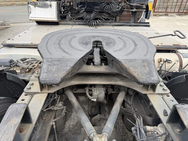 UDトラックスクオントレーラーヘッド（トラクターヘッド）大型（10t）[写真20]