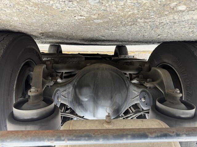 UDトラックスクオントレーラーヘッド（トラクターヘッド）大型（10t）[写真22]