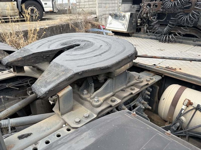 UDトラックスクオントレーラーヘッド（トラクターヘッド）大型（10t）[写真23]