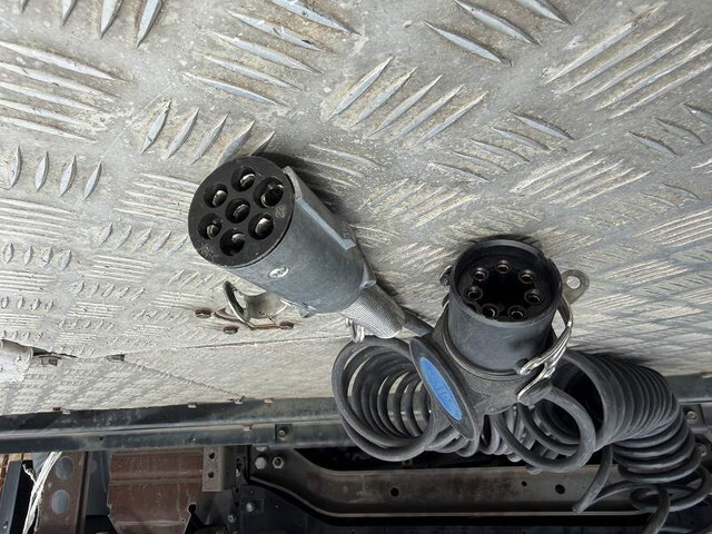 UDトラックスクオントレーラーヘッド（トラクターヘッド）大型（10t）[写真28]