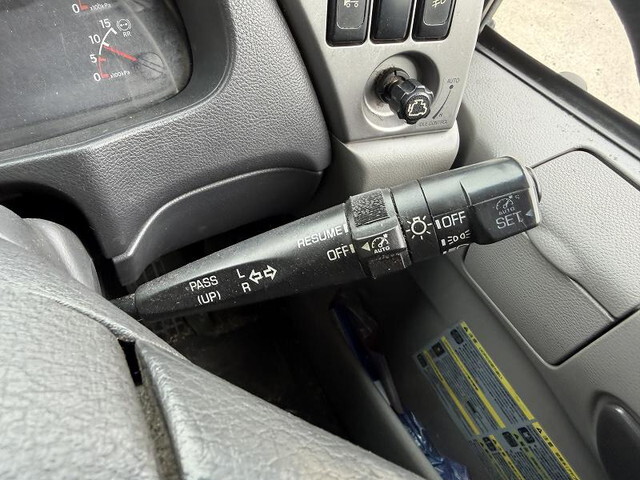 UDトラックスクオントレーラーヘッド（トラクターヘッド）大型（10t）[写真34]