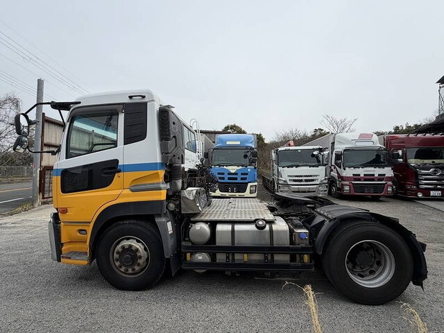 UDトラックスクオントレーラーヘッド（トラクターヘッド）大型（10t）[写真06]
