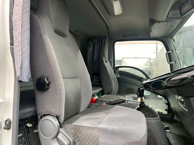 いすゞフォワードアルミウイング中型（4t）[写真21]