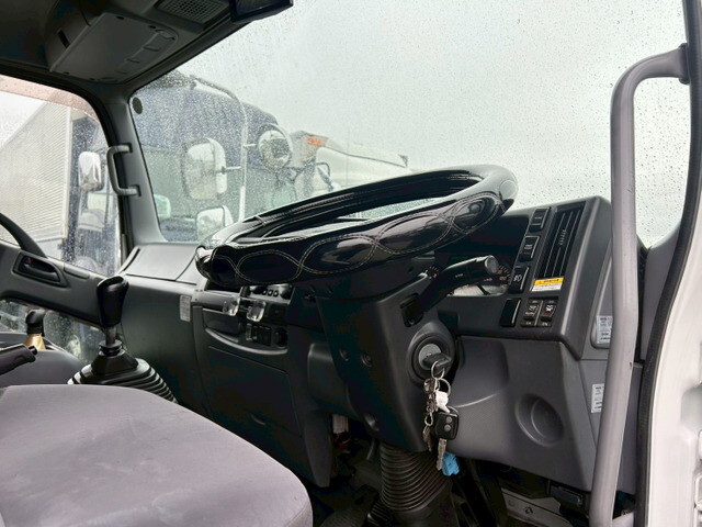 いすゞフォワードアルミウイング中型（4t）[写真22]