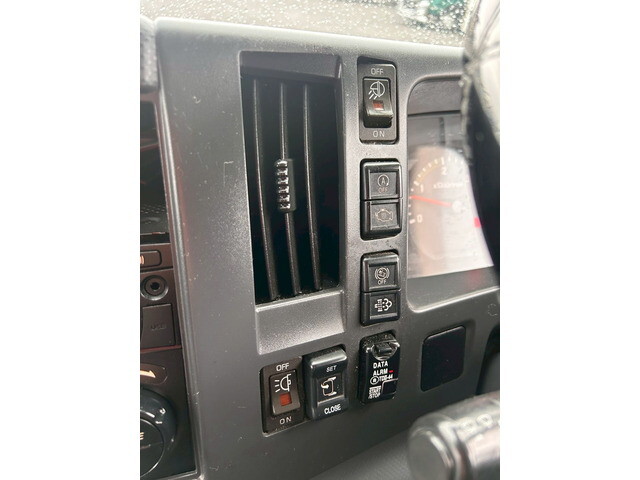 いすゞフォワードアルミウイング中型（4t）[写真26]