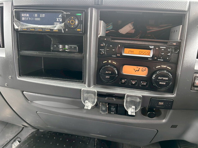 いすゞフォワードアルミウイング中型（4t）[写真28]