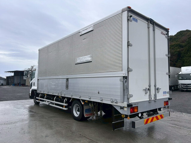 いすゞフォワードアルミウイング中型（4t）[写真03]