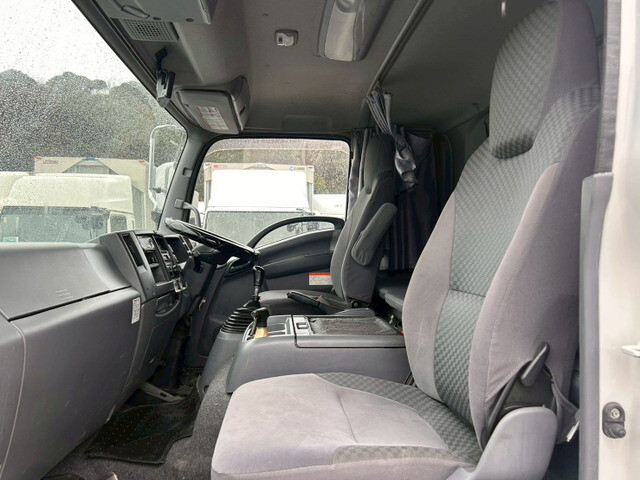 いすゞフォワードアルミウイング中型（4t）[写真05]