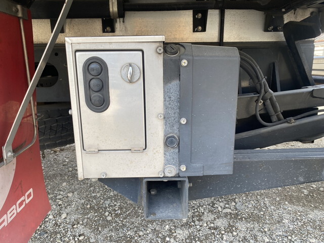 三菱ふそうファイターアルミウイング中型（4t）[写真13]