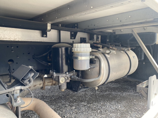 三菱ふそうファイターアルミウイング中型（4t）[写真19]