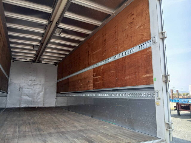 いすゞフォワードアルミウイング増トン（6t・8t）[写真12]