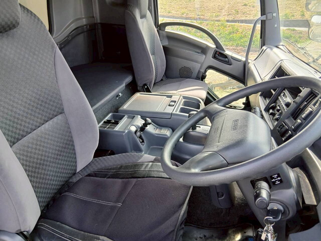 いすゞフォワードアルミウイング増トン（6t・8t）[写真18]