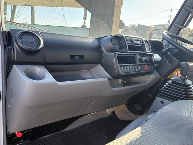 トヨタトヨエース平ボディ小型（2t・3t）[写真21]