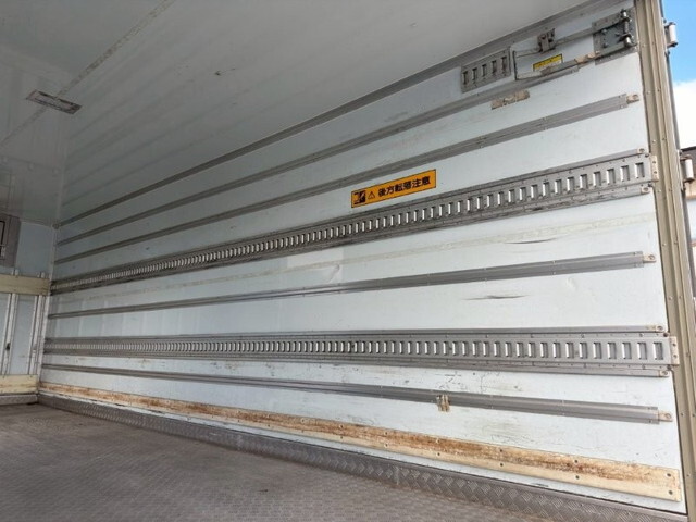 いすゞフォワード冷凍車（冷蔵車）中型（4t）[写真10]