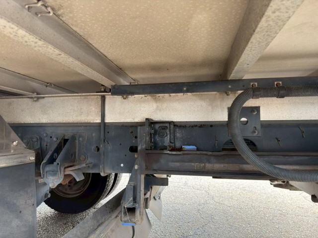 いすゞフォワード冷凍車（冷蔵車）中型（4t）[写真14]