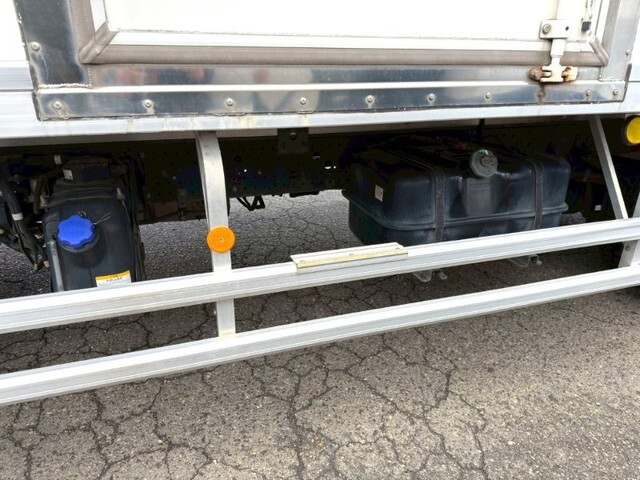 いすゞフォワード冷凍車（冷蔵車）中型（4t）[写真17]