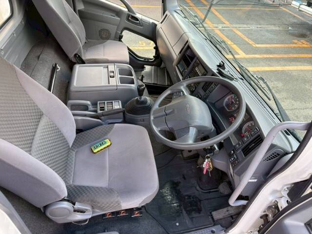 いすゞフォワード冷凍車（冷蔵車）中型（4t）[写真28]