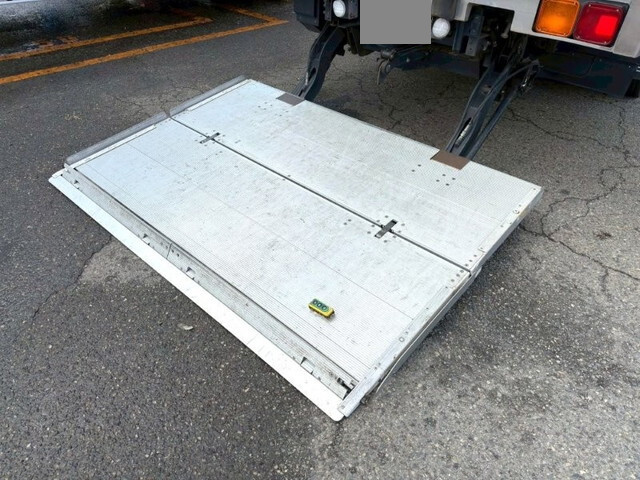 いすゞフォワード冷凍車（冷蔵車）中型（4t）[写真06]