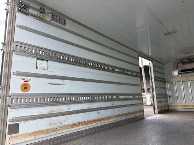 いすゞフォワード冷凍車（冷蔵車）中型（4t）[写真09]