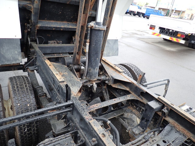 いすゞフォワードダンプ中型（4t）[写真38]