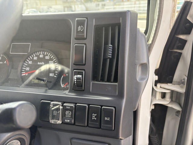 マツダタイタンクレーン3段小型（2t・3t）[写真17]