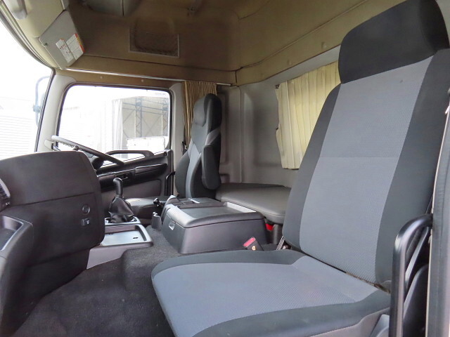 日野プロフィアトレーラーヘッド（トラクターヘッド）大型（10t）[写真18]