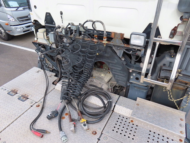 日野プロフィアトレーラーヘッド（トラクターヘッド）大型（10t）[写真32]