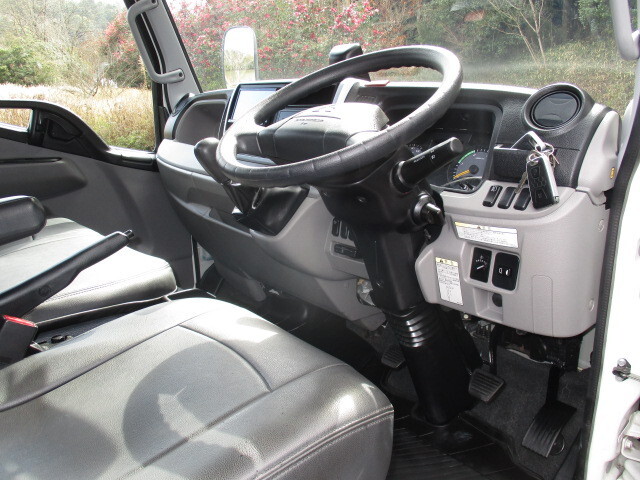 三菱ふそうキャンター平ボディ小型（2t・3t）[写真15]