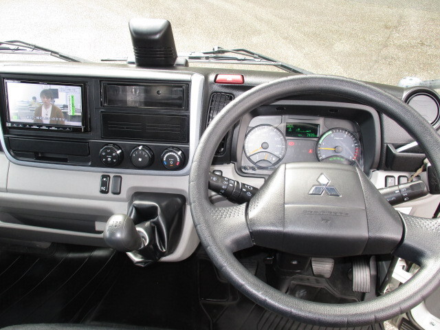 三菱ふそうキャンター平ボディ小型（2t・3t）[写真18]