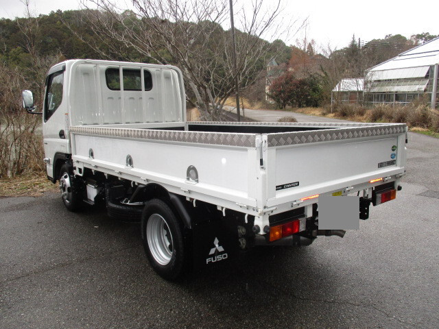 三菱ふそうキャンター平ボディ小型（2t・3t）[写真02]