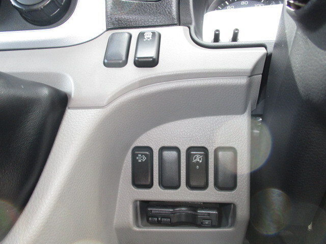 三菱ふそうキャンター平ボディ小型（2t・3t）[写真20]