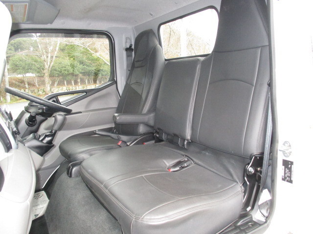 三菱ふそうキャンター平ボディ小型（2t・3t）[写真24]