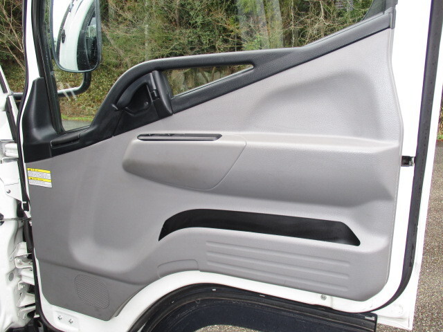 三菱ふそうキャンター平ボディ小型（2t・3t）[写真25]
