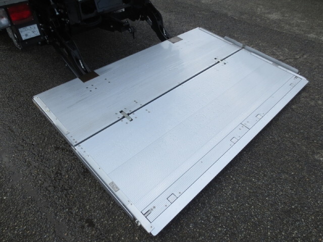 日野レンジャー冷凍車（冷蔵車）中型（4t）[写真11]