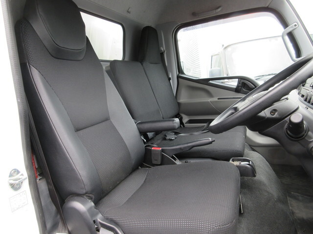 三菱ふそうキャンターアルミバン小型（2t・3t）[写真11]