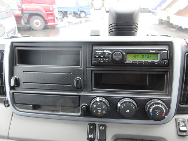 三菱ふそうキャンターアルミバン小型（2t・3t）[写真14]