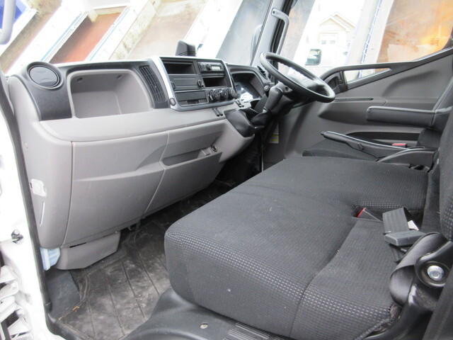 三菱ふそうキャンターアルミバン小型（2t・3t）[写真18]