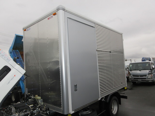 三菱ふそうキャンターアルミバン小型（2t・3t）[写真21]