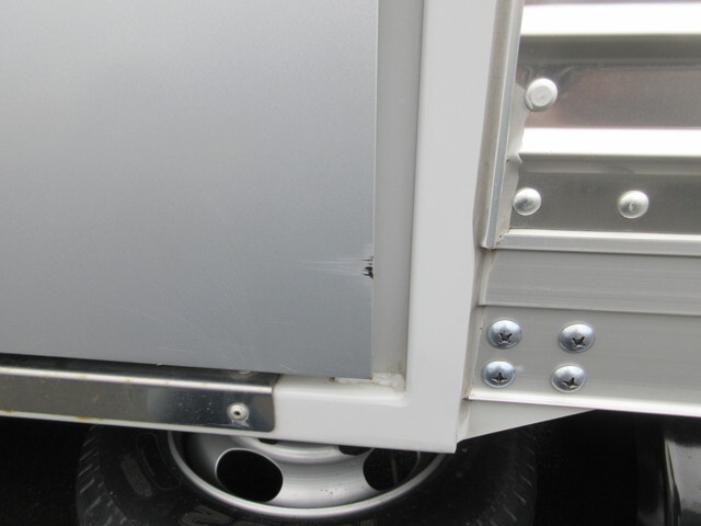 三菱ふそうキャンターアルミバン小型（2t・3t）[写真29]