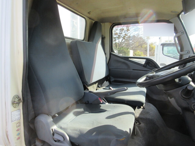三菱ふそうキャンターアルミウイング小型（2t・3t）[写真10]