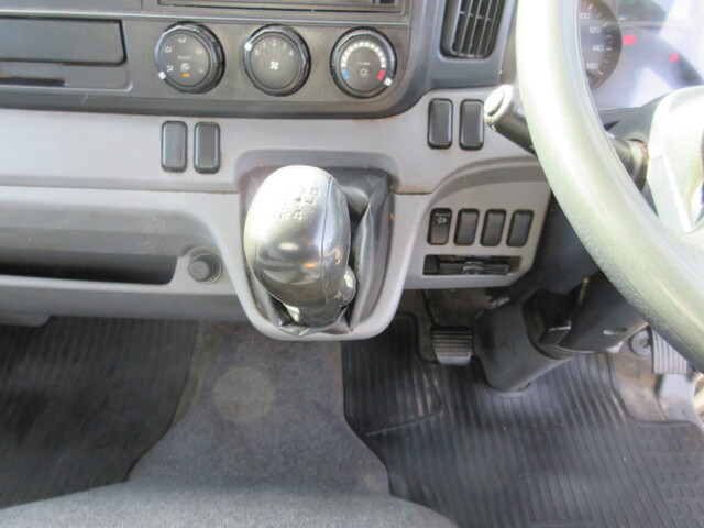 三菱ふそうキャンターアルミウイング小型（2t・3t）[写真12]