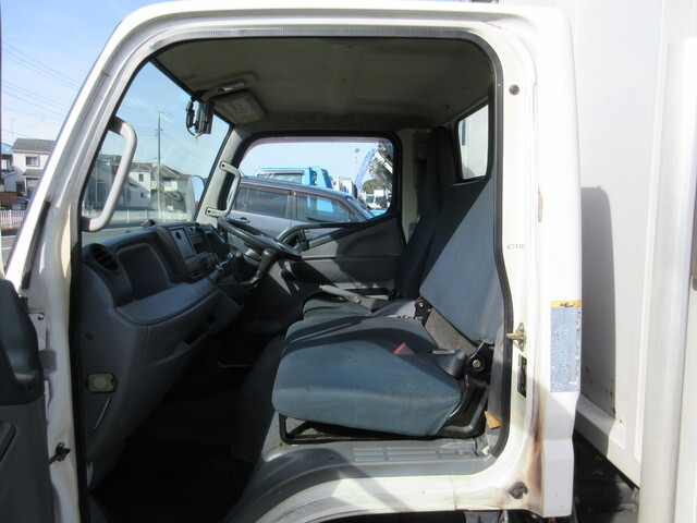 三菱ふそうキャンターアルミウイング小型（2t・3t）[写真16]