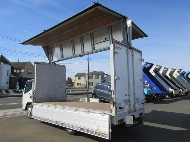 三菱ふそうキャンターアルミウイング小型（2t・3t）[写真02]