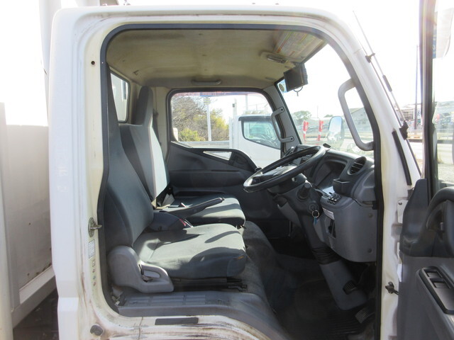 三菱ふそうキャンターアルミウイング小型（2t・3t）[写真09]