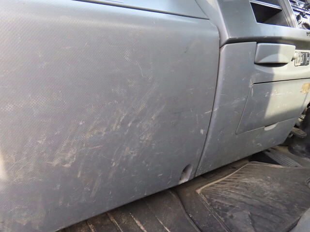 いすゞフォワードコンテナ専用車中型（4t）[写真21]