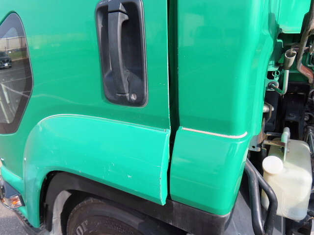 いすゞフォワードコンテナ専用車中型（4t）[写真24]