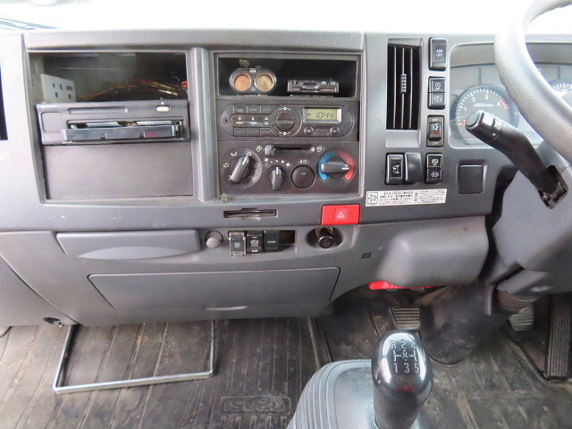 いすゞエルフアルミバン小型（2t・3t）[写真21]