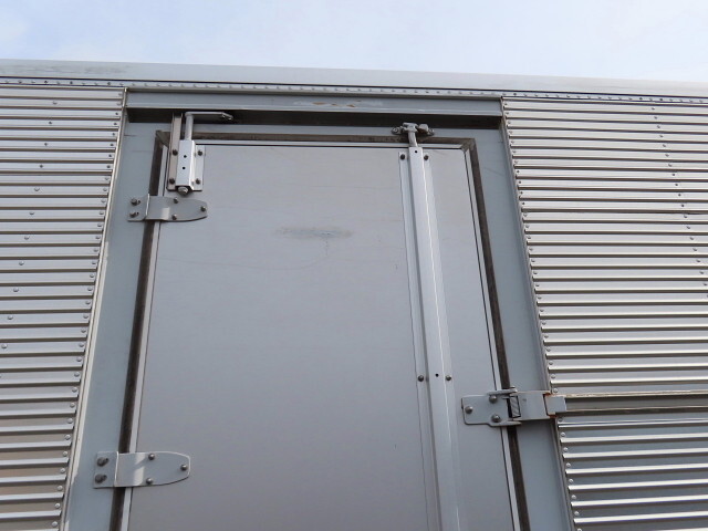 いすゞエルフアルミバン小型（2t・3t）[写真25]